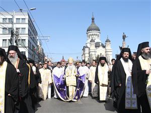 Mii de clujeni, la sărbătoarea de hram a mitropoliei “ciuntite”