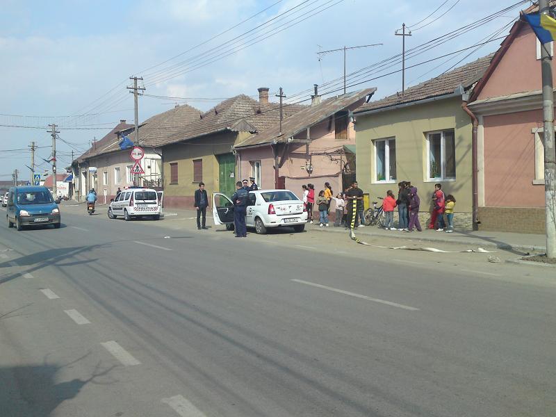 Copil de 4 ani, lovit de maşină în Gherla FOTO