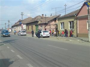 Copil de 4 ani, lovit de maşină în Gherla FOTO