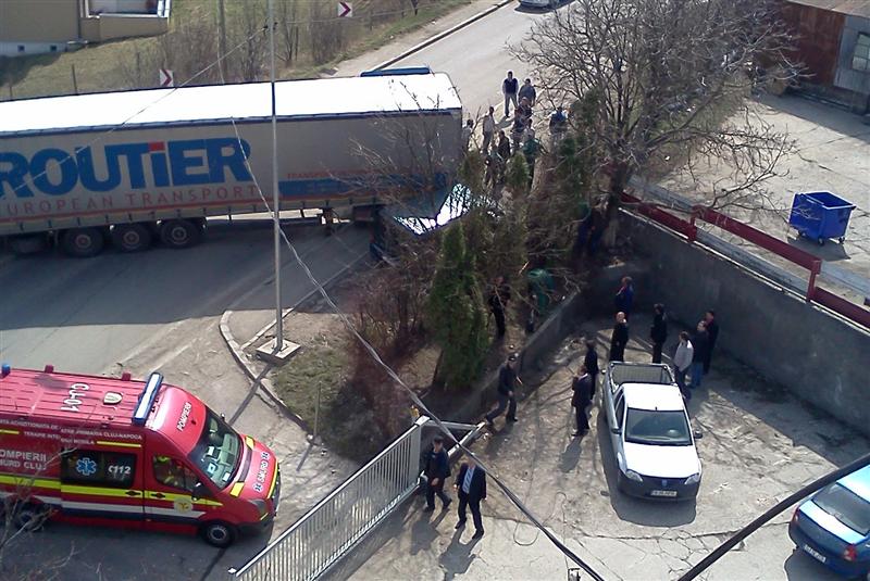 Accident rutier pe strada Fagului. Circulaţia e închisă FOTO / VIDEO