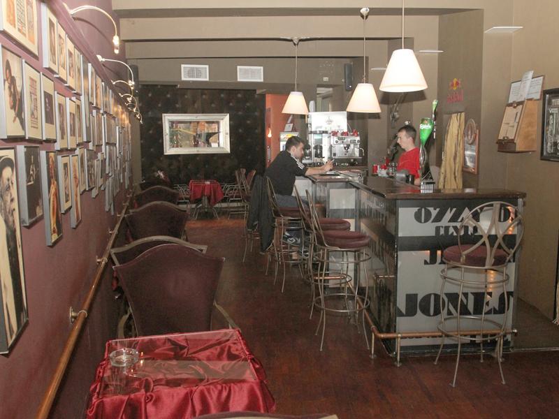 Unde ieşim: Barul Legends din Gheorgheni aşteaptă clienţi într-o atmosferă primitoare