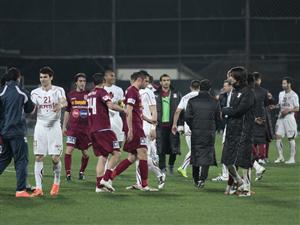 Repetenţi la fotbal: CFR, distrusă pe teren propriu de Rapid