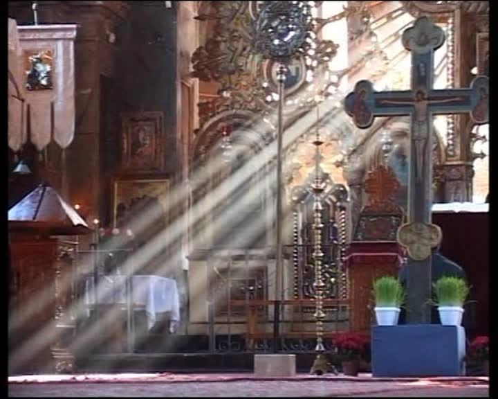 Zeci de credincioşi la Mănăstirea Nicula, în Vinerea Neagră VIDEO