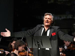 Florin Piersic, varianta românească a lui Alain Delon în “Străini în noapte”