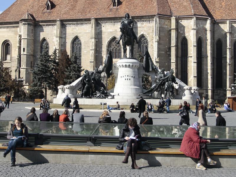  Restul de la statuia lui Matei Corvin merge înapoi la unguri