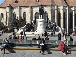  Restul de la statuia lui Matei Corvin merge înapoi la unguri