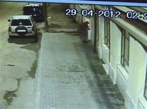 A vrut să spargă o vulcanizare din Dej, dar a adormit de beat ce era. Vezi imaginile camerelor de supraveghere