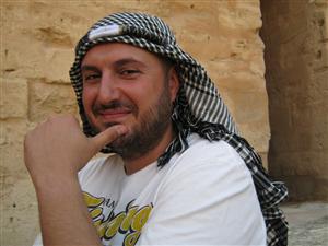 Regizorul Cătălin Saizescu, în căutarea unui personaj de film în Tunisia