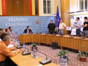 Vecinii îşi salvează cartierele de case