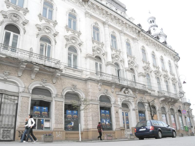 “Conti”, de la galerii comerciale la licitaţie cu strigare