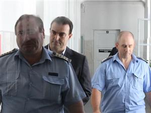 Relaţiile şi prieteniile nu îl lasă pe fostul primar Sorin Apostu să iasă de după gratii