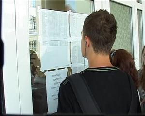 Medii mari, burse puţine: doar elevii cu media peste 9.50 le primesc VIDEO