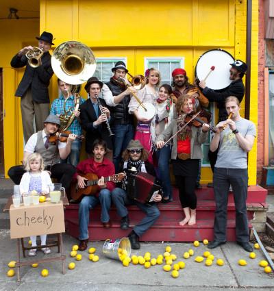 The Lemon Bucket Orkestra concertează mâine la Cluj VIDEO