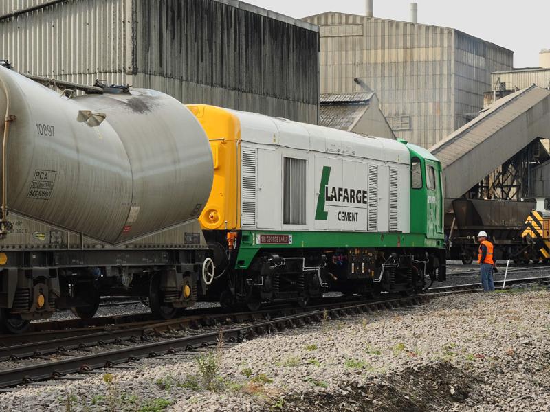 Lafarge îşi face terminal de ciment la CUG 