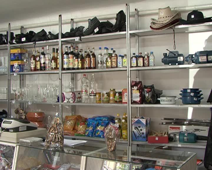 Criza economică loveşte şi în magazinele Fiscului VIDEO