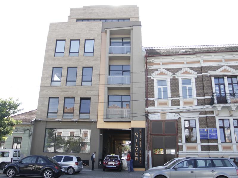Cine umple clădirile de birouri la Cluj