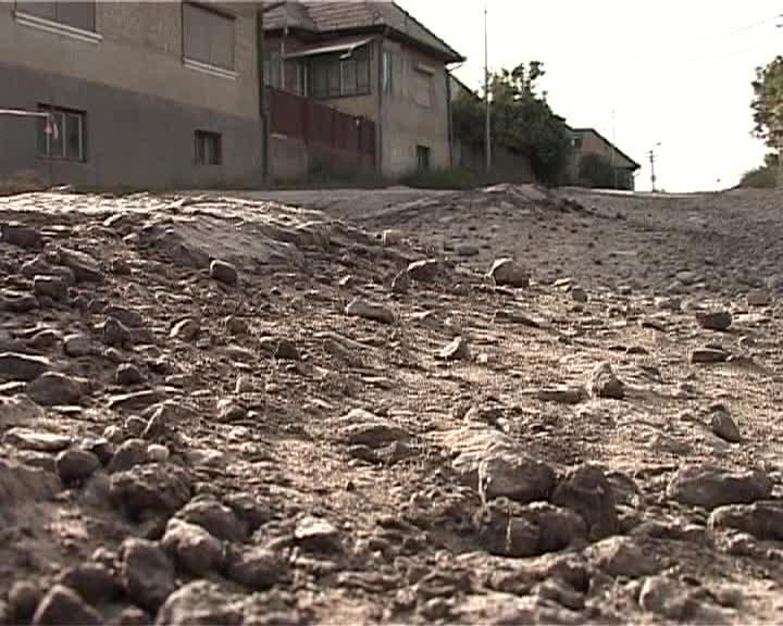 Consorţiul care a câştigat reabilitarea drumurilor judeţene nu vrea rezilierea contractului VIDEO