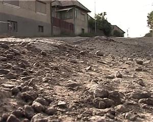 Consorţiul care a câştigat reabilitarea drumurilor judeţene nu vrea rezilierea contractului VIDEO