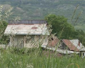 Pe strada desprinsă din alt veac, în Cluj-Napoca, oamenii n-au auzit de alegeri VIDEO