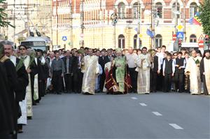 Mii de oameni la procesiunea de Rusalii FOTO/VIDEO