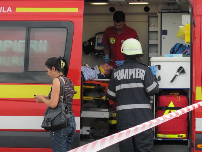 Microbuz şcolar, implicat într-un accident rutier în Bonţida FOTO