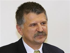 După ce a jignit Guvernul României, Kover face campanie în Secuime