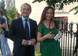 Boc a sărbătorit victoria în alegeri cu tinerii democrat-liberali şi conducerea PDL Cluj