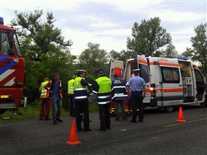 Accident grav la Câţcău. Un bărbat a rămas încarcerat, iar starea lui este gravă FOTO/VIDEO