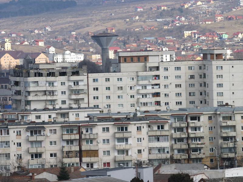 Apartamentele cu două camere în Cluj, cât o garsonieră în Bucureşti. S-au ieftinit cu o treime în patru ani