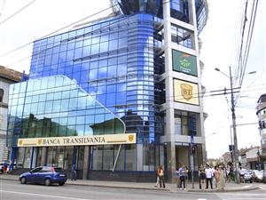 Mişcări de trupe în clădirea albastră: pleacă BT, vine EBS