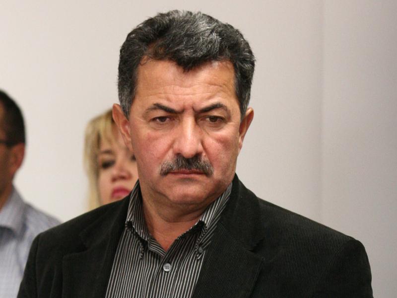 Două remorci cu nisip l-au făcut incompatibil pe un consilier judeţean