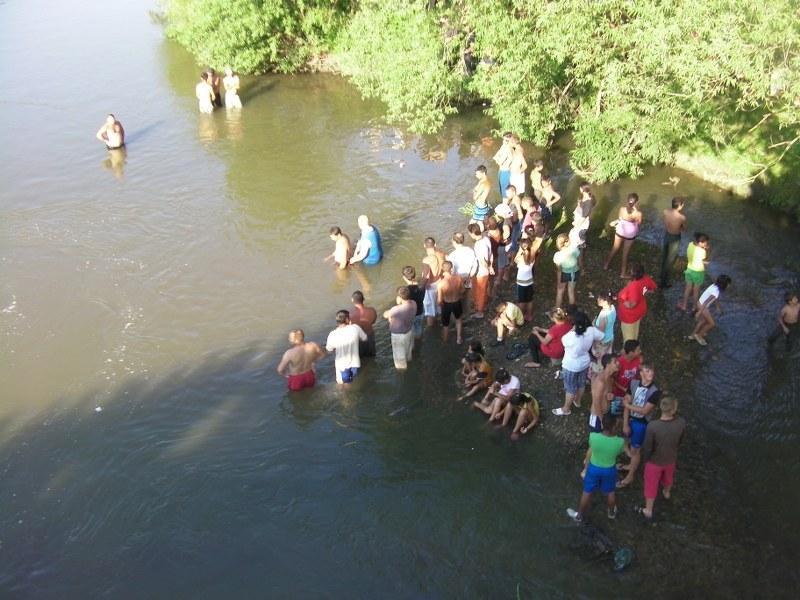 S-au reluat căutările băiatului dispărut, ieri, în Someş 