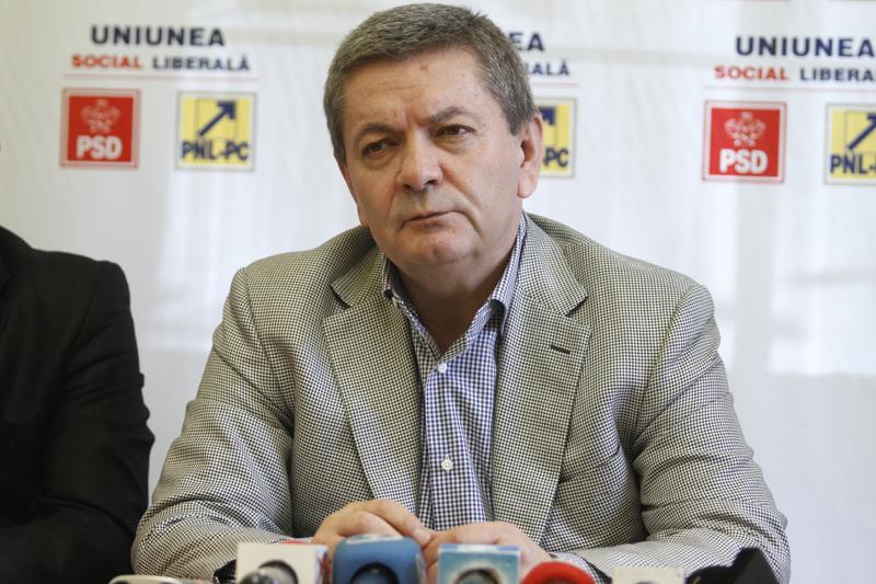 Consătenii lui Ioan Rus, revoltaţi de cum le-a fost reparat drumul