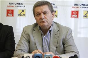 Consătenii lui Ioan Rus, revoltaţi de cum le-a fost reparat drumul