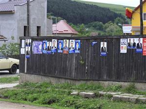 Dosare penale pentru furt şi distrugere în campania electorală de la Cluj
