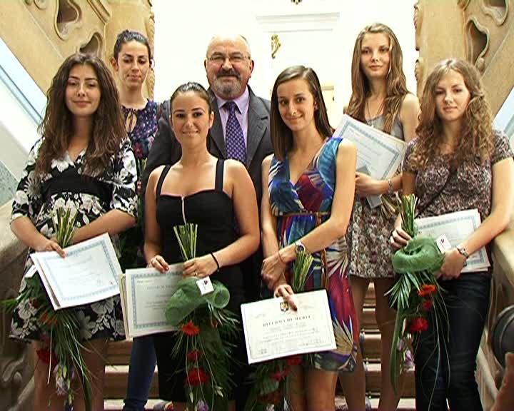 Absolventele de 10, premiate şi de Prefectură VIDEO