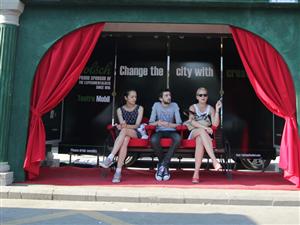 Piese de teatru în stradă, în centrul Clujului