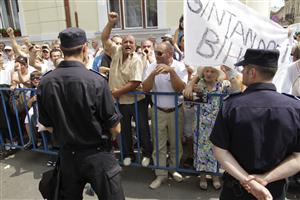 Manifestanţi anti-Băsescu la mitingul pentru preşedintele suspendat VIDEO