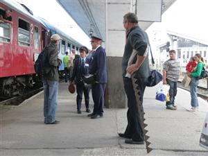 Trenul între Iaşi şi Cluj, blocat din cauza unei furtuni puternice în Suceava