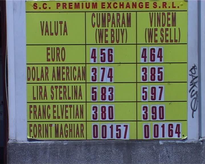 Devalorizarea monedei naţionale în faţa euro loveşte în buzunarele tuturor românilor VIDEO