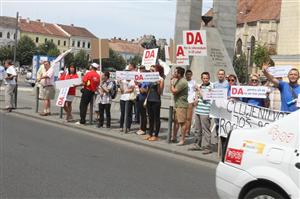 Miting USL pe Eroilor. Protestatarii au scandat lozinci împotriva lui Băsescu GALERIE FOTO 