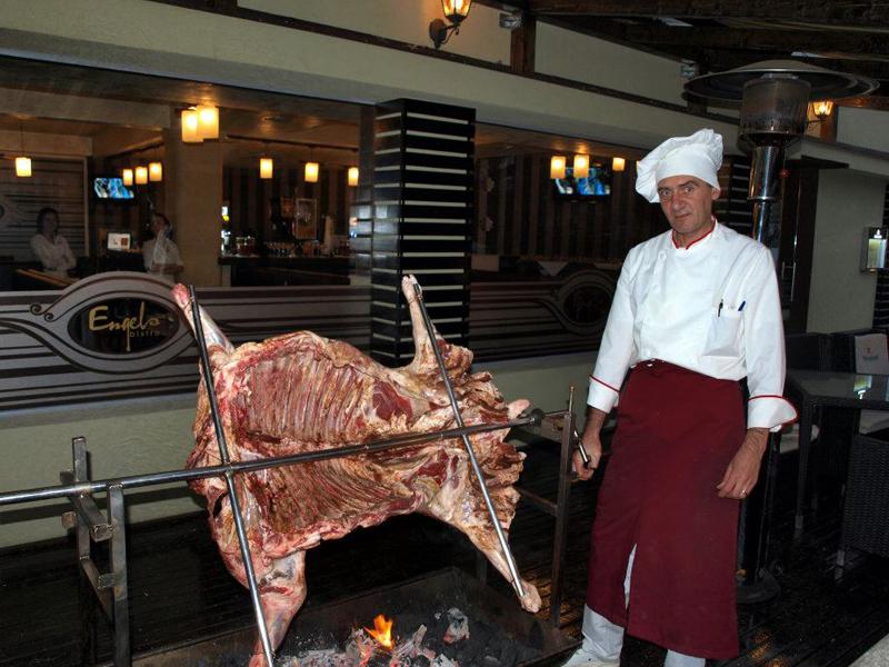 Unde ieşim: terasa Engels Bistro, atracţia cartierului Andrei Mureşanu