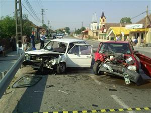 Accident grav la Iclod. Două persoane au fost rănite FOTO
