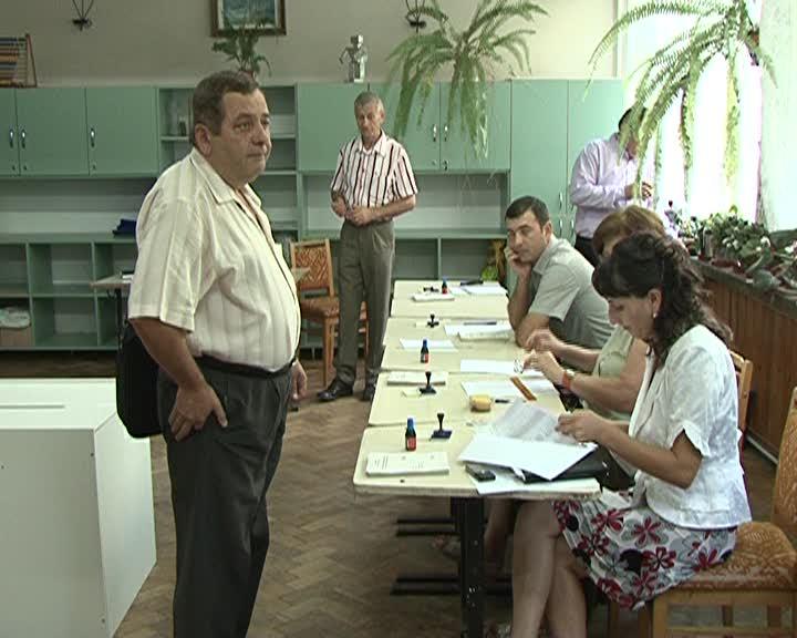 Alegătorii de la referendum nu au fost din cale afară de matinali VIDEO