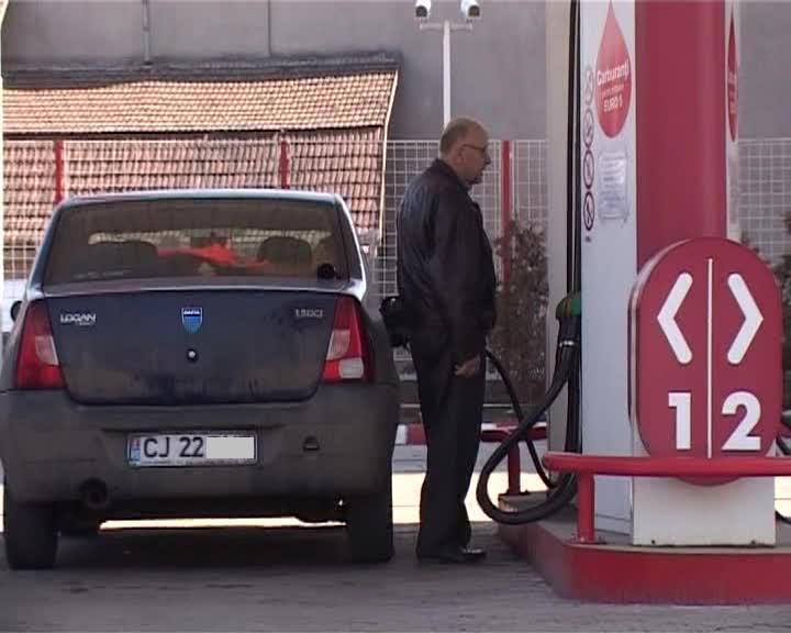 Petrom scumpeşte din nou carburanţii. Vezi cu cât plăteşti mai mult VIDEO