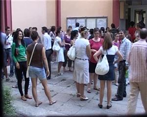 Înghesuială la titularizare: 160 de locuri, 1.400 de candidaţi VIDEO