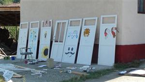 Un grup de elevi olandezi vine în fiecare vară la Cluj ca să renoveze şcolile din apropierea Dejului GALERIE FOTO/VIDEO