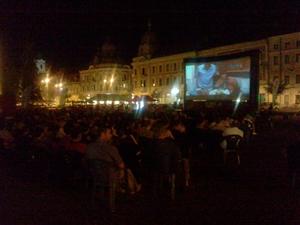 Sute de clujeni la primul film în aer liber din Caravana TIFF