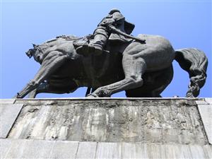 Se prăbuşeşte statuia lui Mihai Viteazul din centrul Clujului