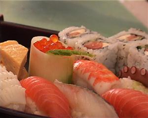 Un master chef sushi instruieşte bucătarii unui restaurant clujean VIDEO